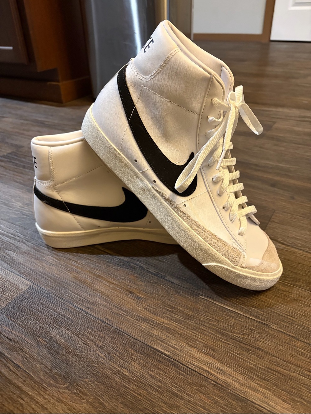 Nike Men’s Classic Blazer Mid 77 Vintage White & Black High Top Shoes Size 10 - Picture 1 of 5